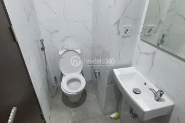 Bathroom Low Floor Studio Apartment with  View at Pacific Garden Apartment