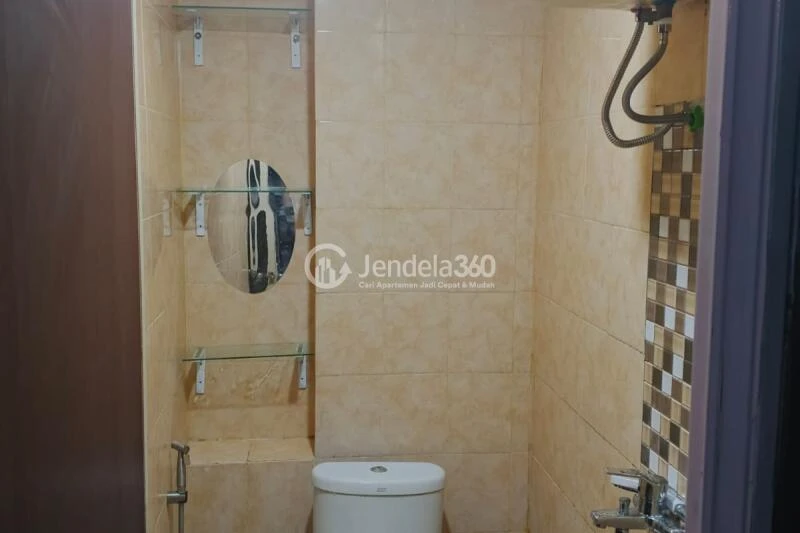 Bathroom 2BR Apartment with City View at Paragon Village Apartment