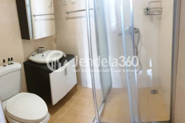 Bathroom 3BR Patria Park Apartment at High Floor