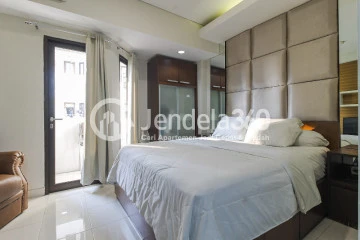 Bedroom Good Deal Studio Apartment Low Floor with City View at Tamansari Sudirman
