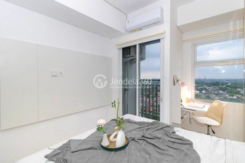 Bedroom Studio Serpong Garden Apartment at Middle Floor