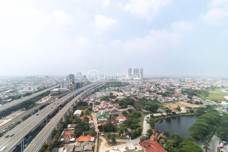 Balcony High Floor Studio Apartment with City View at Grand Kamala Lagoon Apartment