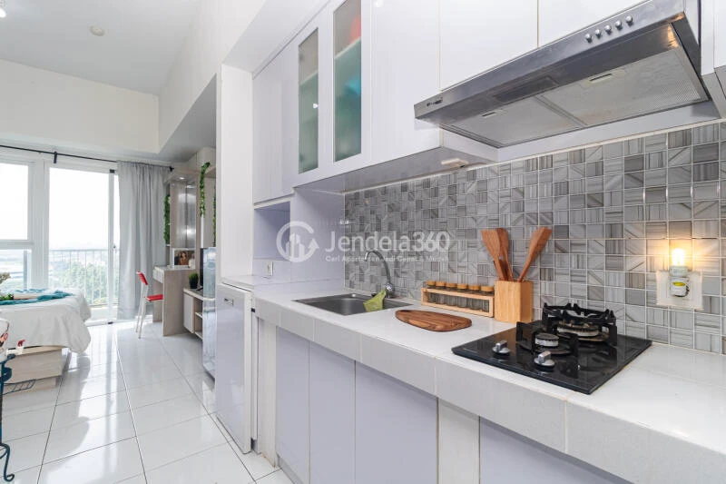 Kitchen Studio Apartment with City View at Casa De Parco Apartment
