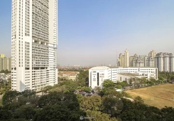 Balcony Studio Springhill Terrace Residence Apartment at Low Floor