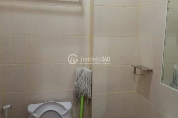 Bathroom Studio Apartment with  View at Dave Apartment