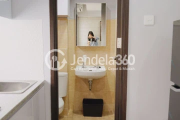 Bathroom 1BR Kebagusan City Apartment at Tower B Royal