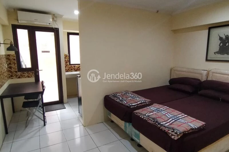 Bedroom Comfortable Studio Apartment Low Floor with City View at Kebagusan City Apartment