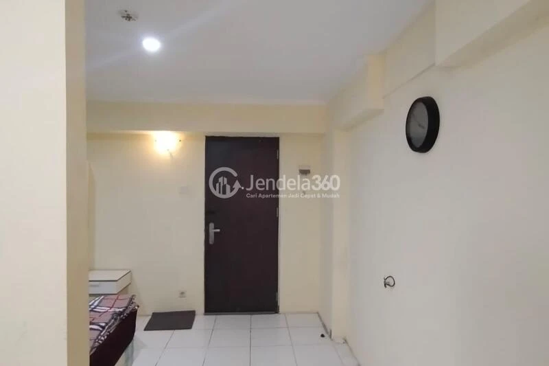Bedroom Comfortable Studio Apartment Low Floor with City View at Kebagusan City Apartment