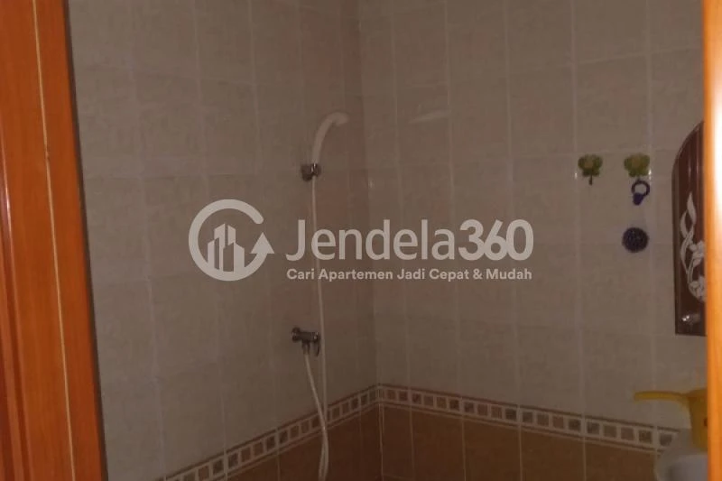 Bathroom 2 Low Floor 2BR Apartment with City View at Grand Palace Kemayoran