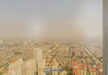 Balcony High Floor Studio Apartment with Taman Tribeca View at Neo Soho Residence