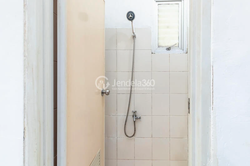 Bathroom Pancoran Riverside Apartment 2BR Non Furnished