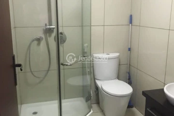Bathroom Low Floor 1BR Apartment with  View at City Lofts Apartment