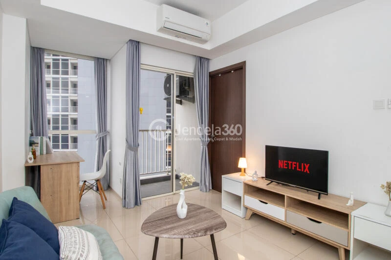 Living Room Pacific Garden Apartment 2BR View City