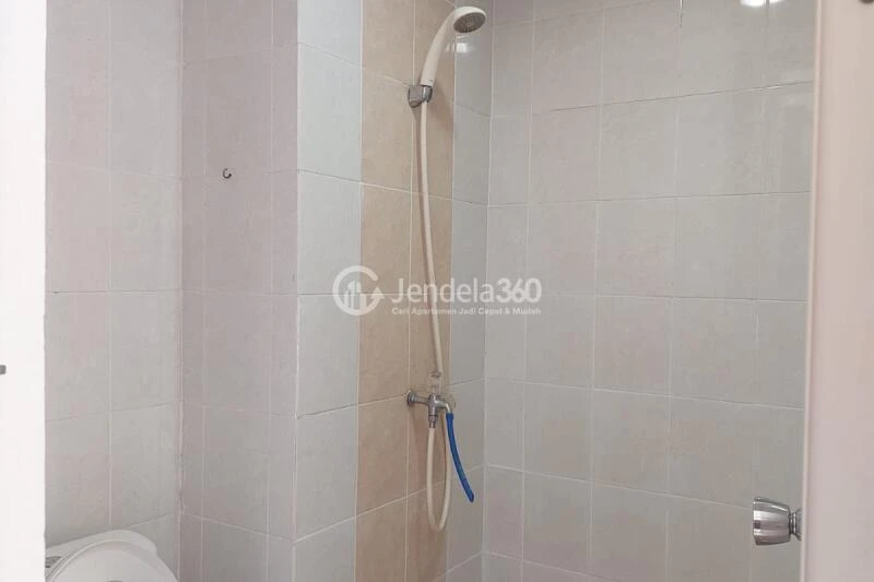 Bathroom Studio Apartment with UI View at Taman Melati Margonda Apartment