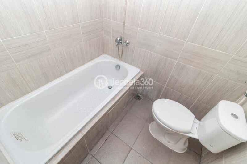 Bathroom Fancy 1BR Apartment at Vasanta Innopark Apartment Low Floor