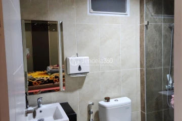 Bathroom Compact 2BR Apartment Low Floor with City View at Rainbow Springs Condovillas