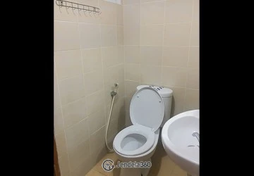 Bathroom Lovely 2BR Apartment Middle Floor with Pool view View at Casablanca East Residence