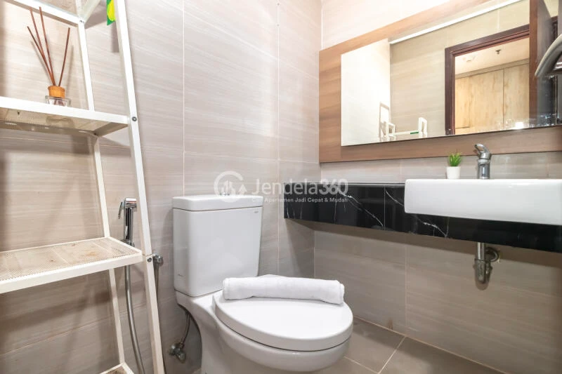 Bathroom Trendy Studio Apartment at The Crest West Vista Puri Tower The Crest