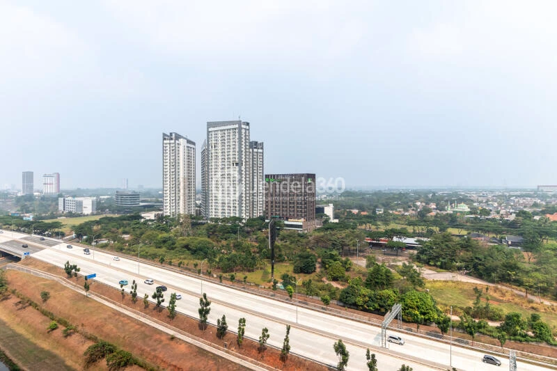 Balcony 2BR Sky House BSD Apartment at Low Floor