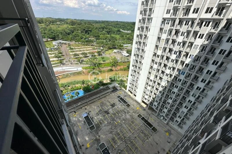 Balcony Low Floor Studio Apartment with  View at Podomoro Golf View Apartment