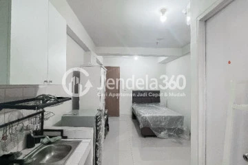 Kitchen Middle Floor Studio Apartment with  View at Oak Tower Apartment