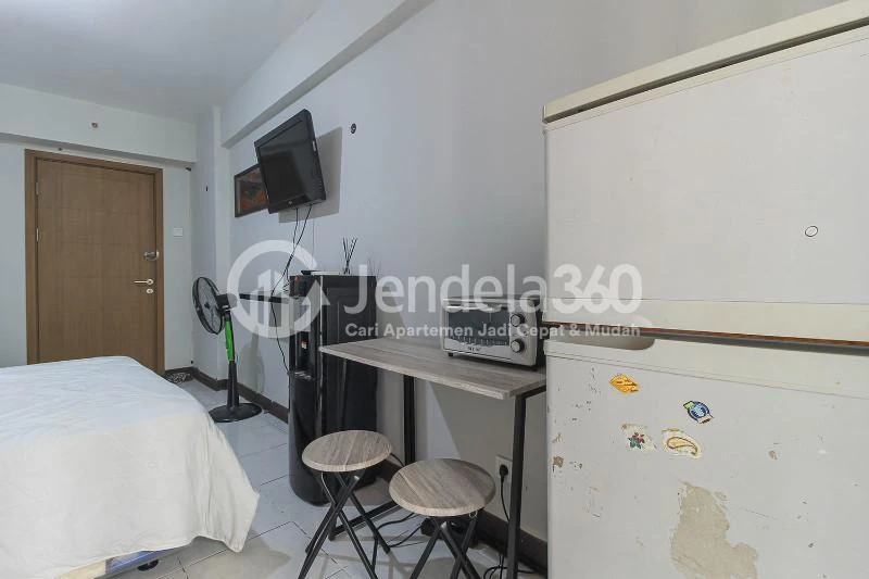 Bedroom Studio Apartment with Swimming Pool View at Cinere Resort Apartment