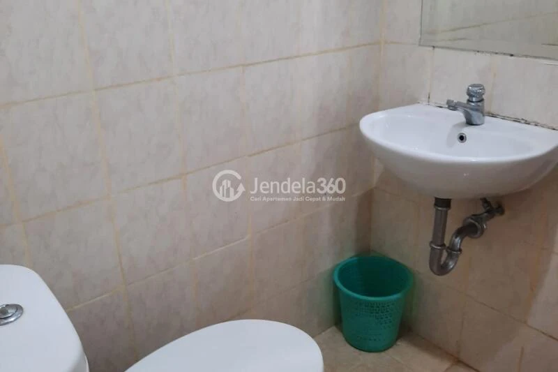 Bathroom Low Floor Studio Apartment with  View at Park View Condominium