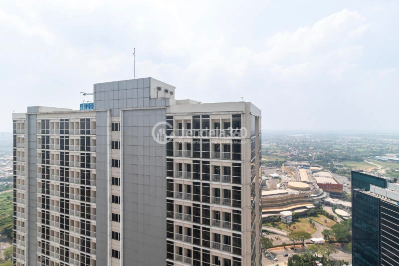 Balcony Cozy Studio Apartment High Floor with City View at Pacific Garden Apartment