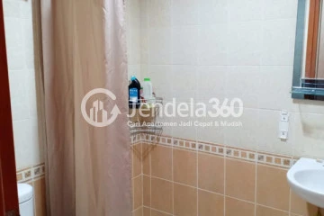 Bathroom 2 2BR Apartment with Pool View at Grand Palace Kemayoran
