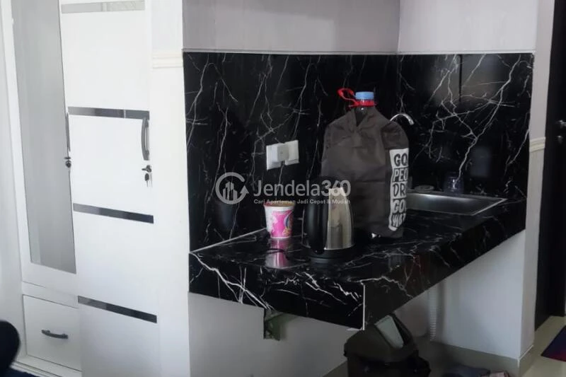 Kitchen Studio Apartment with  View at Pesona Depok Square Apartment