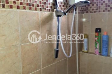 Bathroom 1BR Apartment with City View at Kebagusan City Apartment
