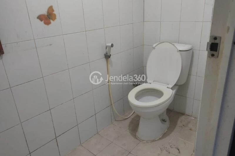 Bathroom Low Floor Studio Apartment with West View at MT Haryono Residence