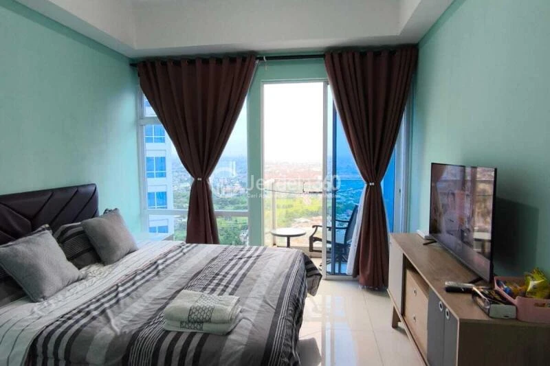 Bedroom Spotless Studio Apartment at Puri Mansion Tower B