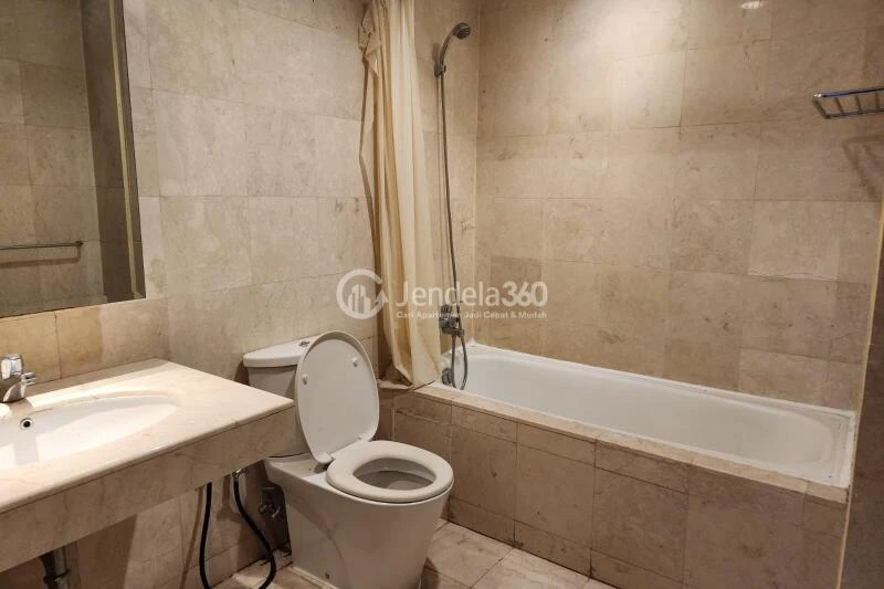 Bathroom 2BR Apartment with City View at Somerset Permata Berlian Residence