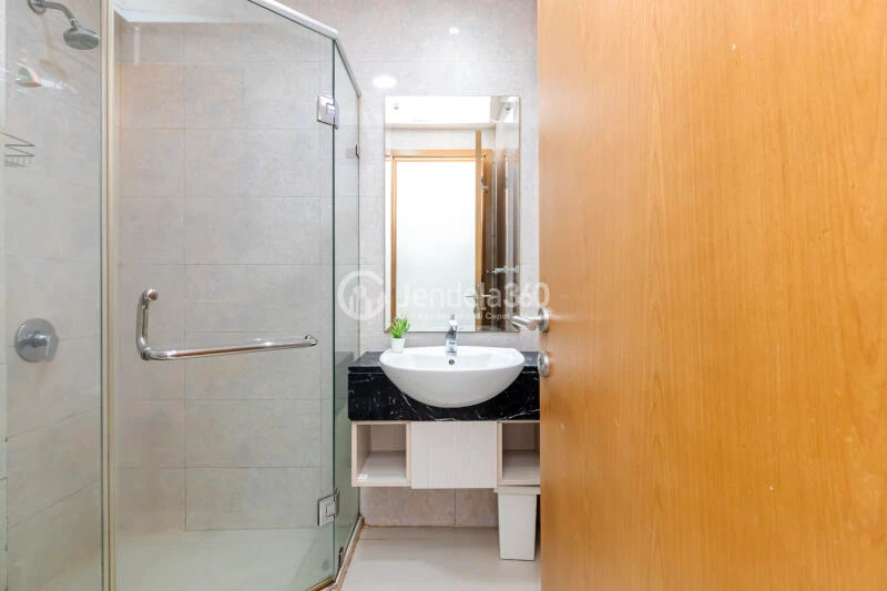 Bathroom Top Floor Homey 1BR Apartment at The Mansion Kemayoran Bougenville