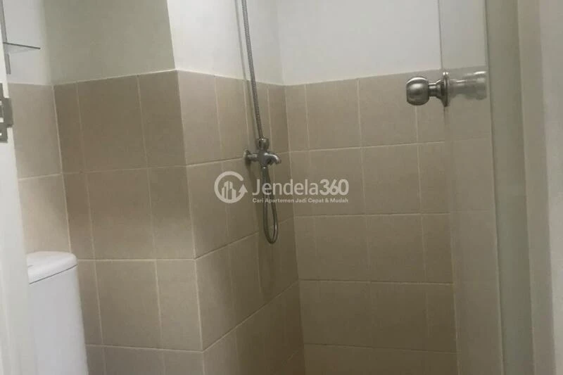 Bathroom 2BR Apartment with  View at Podomoro Golf View Apartment