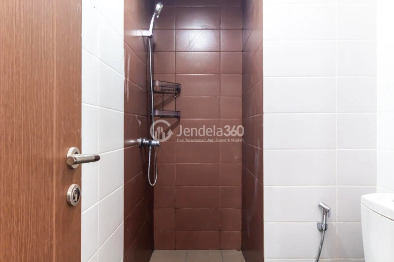 Bathroom Puri Orchard Apartment 2BR Fully Furnished