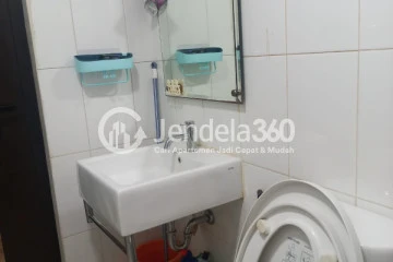 Bathroom High Floor 1BR Apartment with City View at Westmark Apartment