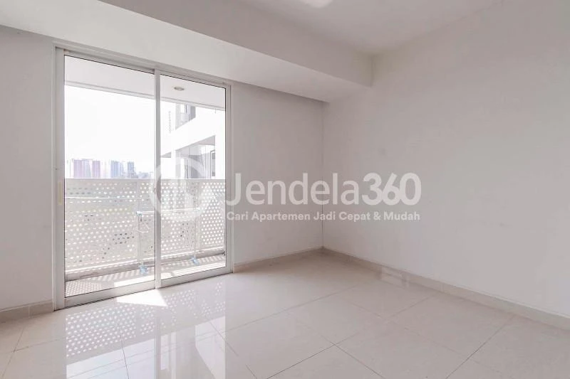Bedroom Relaxing Studio Apartment at The Crest West Vista Puri on Lower Ground