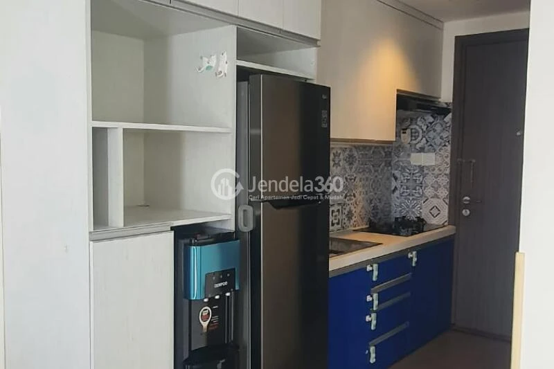 Kitchen 2BR Bintaro Icon Apartment at Low Floor
