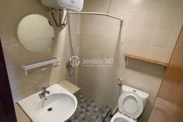 Bathroom Studio Apartment with  View at Maple Park Apartment