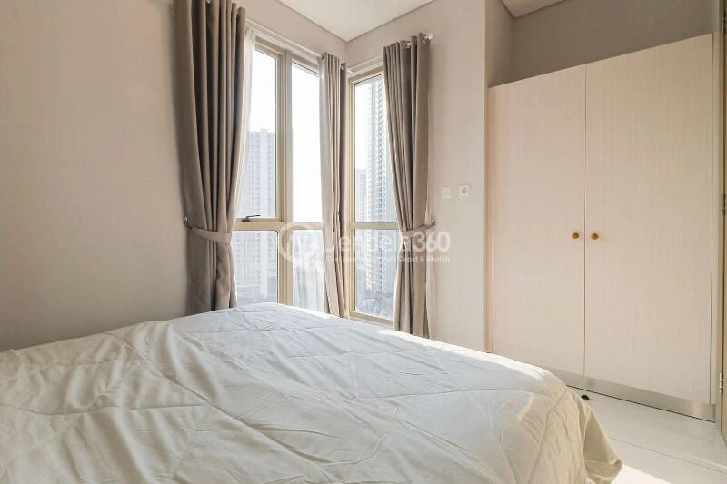 Bedroom 1 Low Floor 3BR Apartment with City View at Taman Anggrek Residence