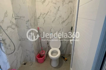 Bathroom High Floor 2BR Apartment with City View at Anwa Residence