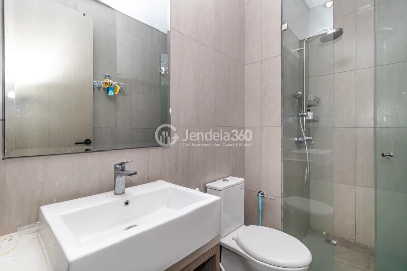 Bathroom High Floor 2BR Apartment with City View at Fatmawati City Center Apartment