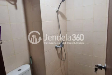 Bathroom 2BR Apartment with City View at Sudirman Suites Bandung Apartment