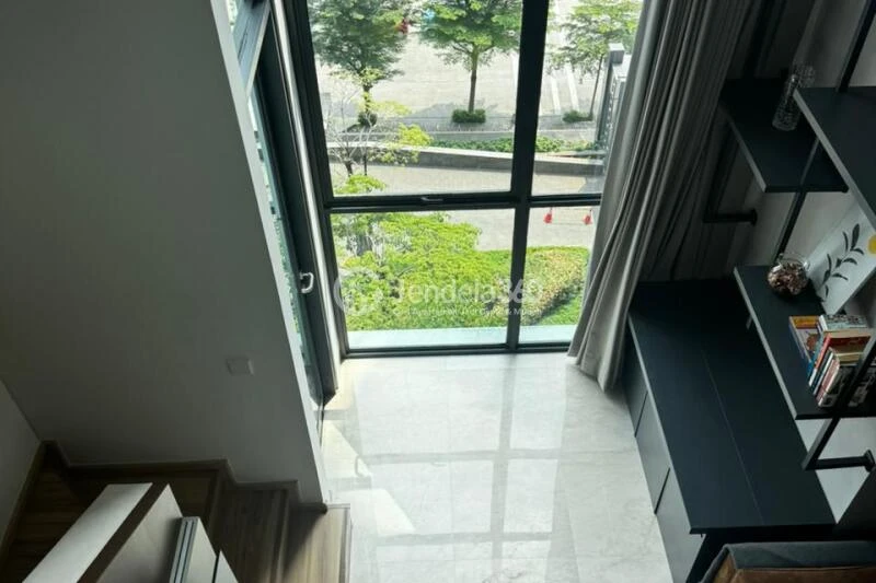 Living Room Homey 1BR Apartment Low Floor with  View at Southgate Residence