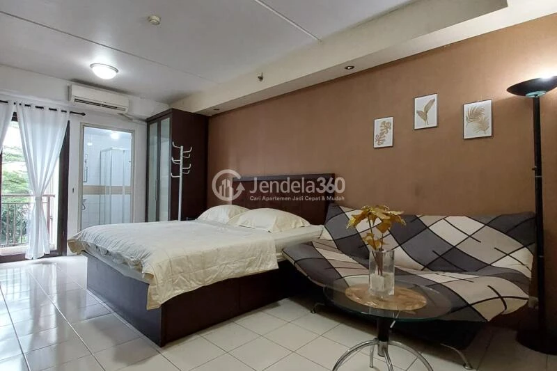 Bedroom Simply Look Studio Apartment Low Floor with  View at Metropark Condominium