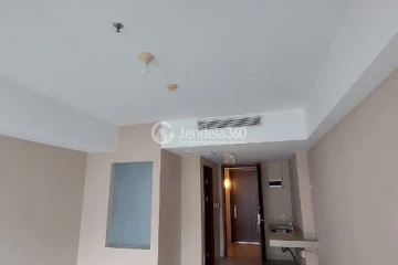 Bedroom Middle Floor Studio Apartment with City View at U Residence Karawaci