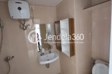 Bathroom Compact 1BR Apartment at Parahyangan Residence Low Floor