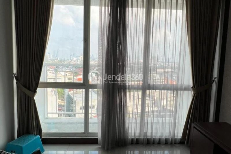 Living Room Spacious 2BR Apartment Middle Floor with  View at AKR Gallery West Residence